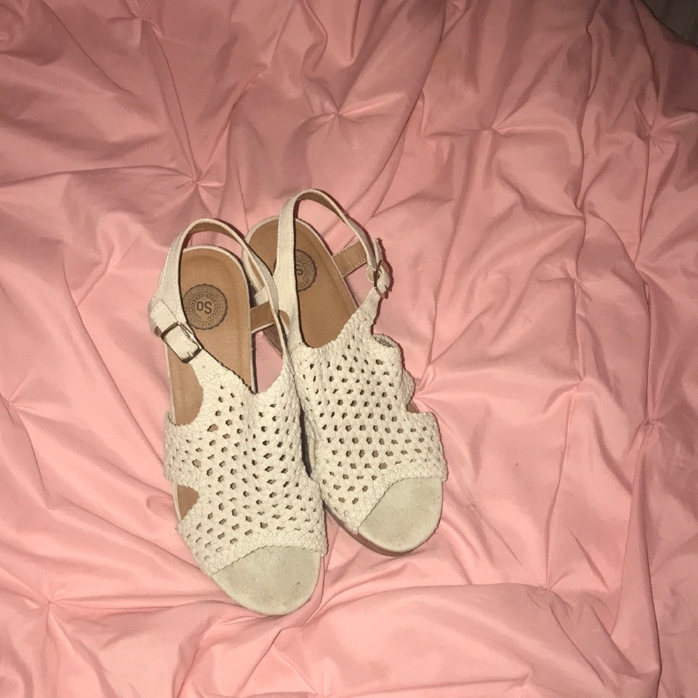 Laced wedges